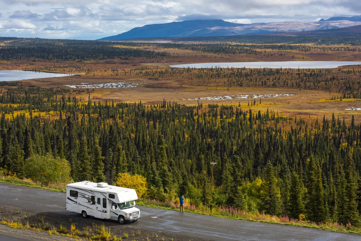 motorhome on the roads of Alaska Denali highway